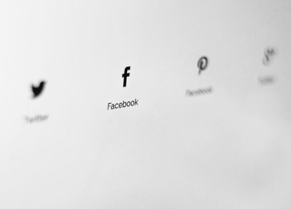 A picture highlighting Facebook as a platform to promote blogging 